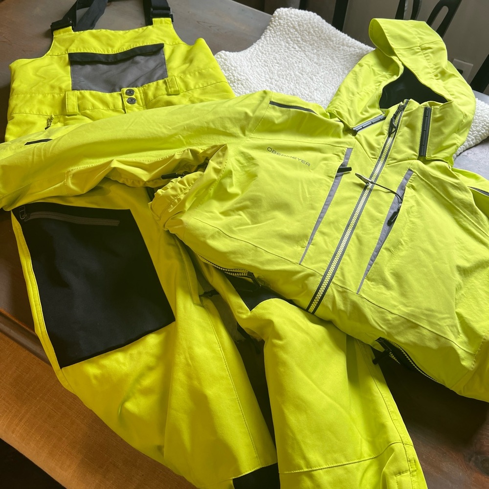 Obermeyer ski outfit.  Men’s Small or Teen XL. limelight.
